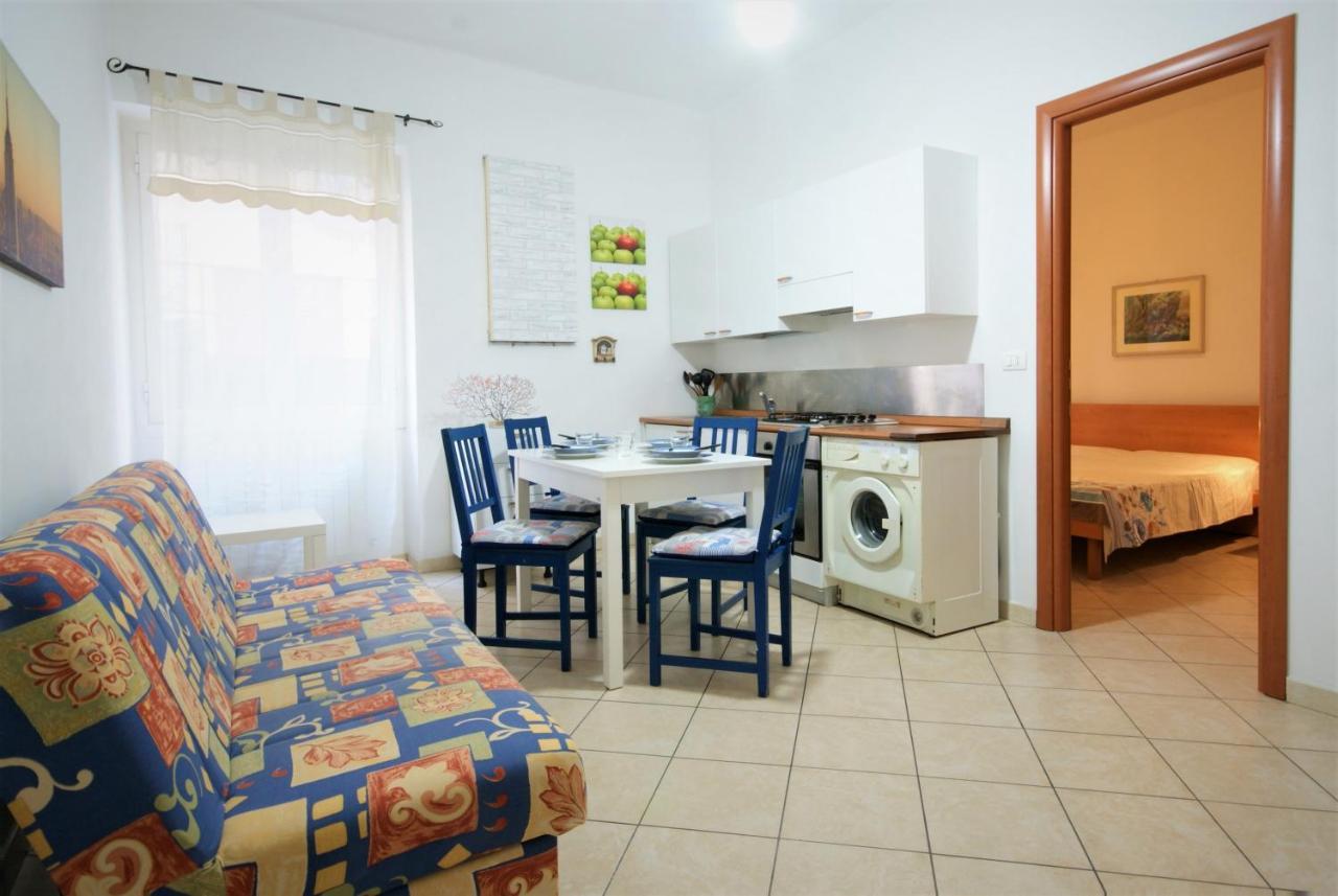 Da Simona Appartamenti Imperia Bagian luar foto
